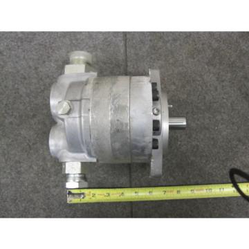 NEW CROSS HYDRAULIC PUMP # 300004