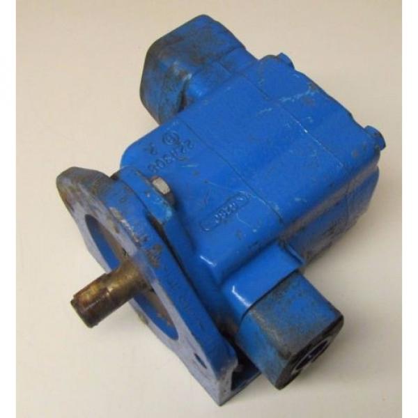 VICKERS 25V21A 1A22R 7/8&#034; SHAFT HYDRAULIC PUMP REBUILT #1 image