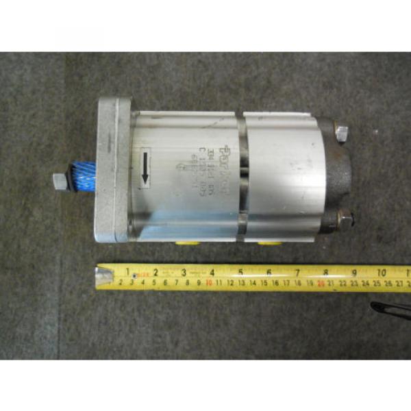 NEW PARKER COMMERCIAL HYDRAULIC PUMP 334-9121-405 #1 image